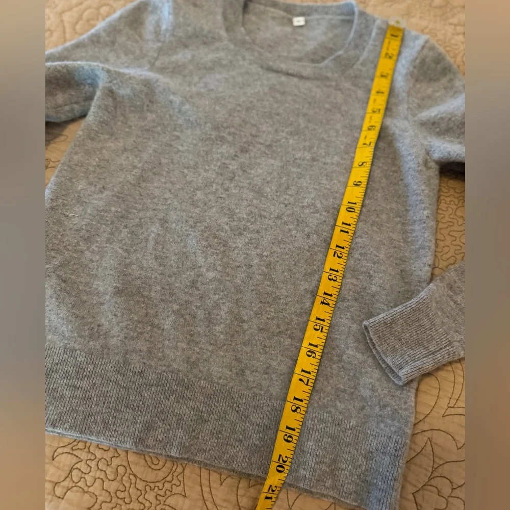 Gray Wool Crew Neck 100% Wool Fitted Pullover Sweater, Size XS